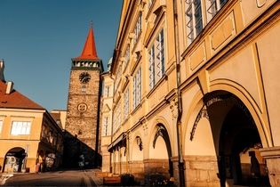 Jičín Valdštejnovo náměstí a Valdická brána